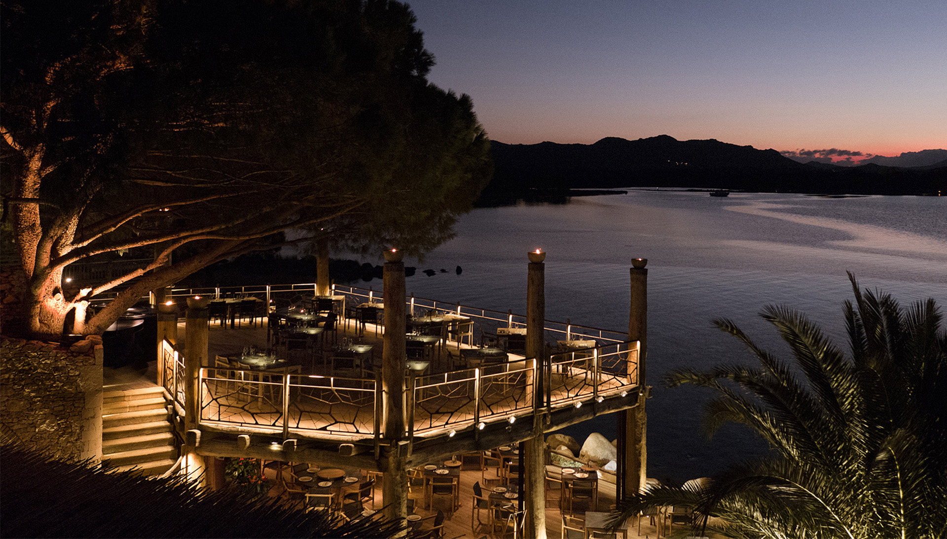Restaurant en terrasse vue sur golfe hôtel de luxe porto Vecchio